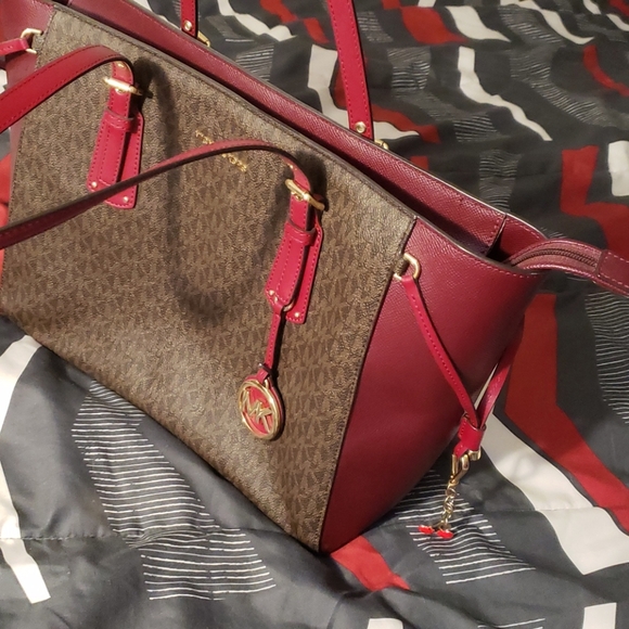 Michael kors purse - Picture 2 of 2